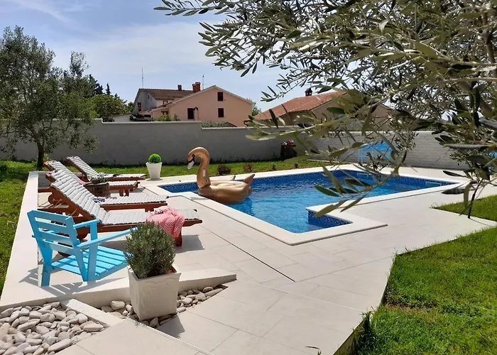Mel&Stef, Charming House, Apartment With Private Swimming Pool Ideal For Family Vacation