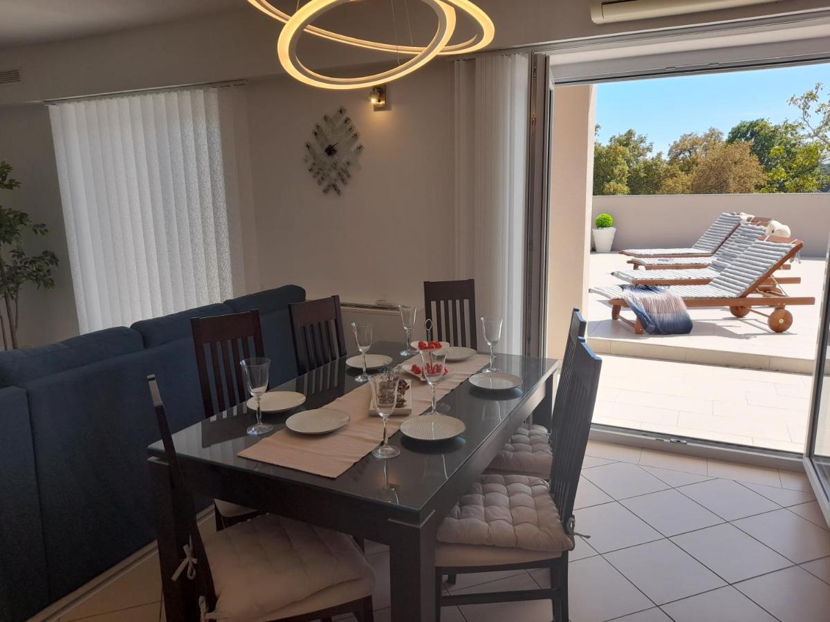 Mel&stef, Charming House, With Private Swimming Pool Ideal For Family Vacation * Pula