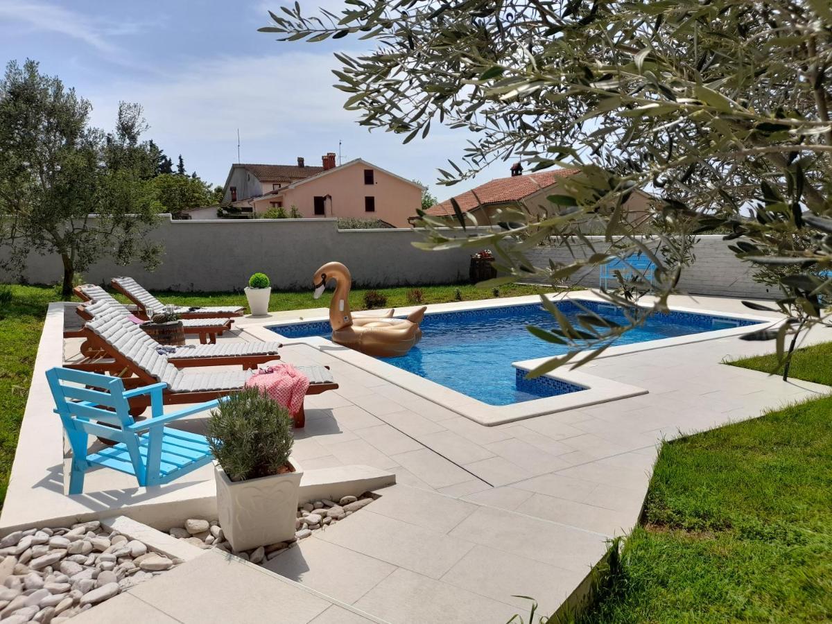 Mel&stef, Charming House, With Private Swimming Pool Ideal For Family Vacation Apartment *