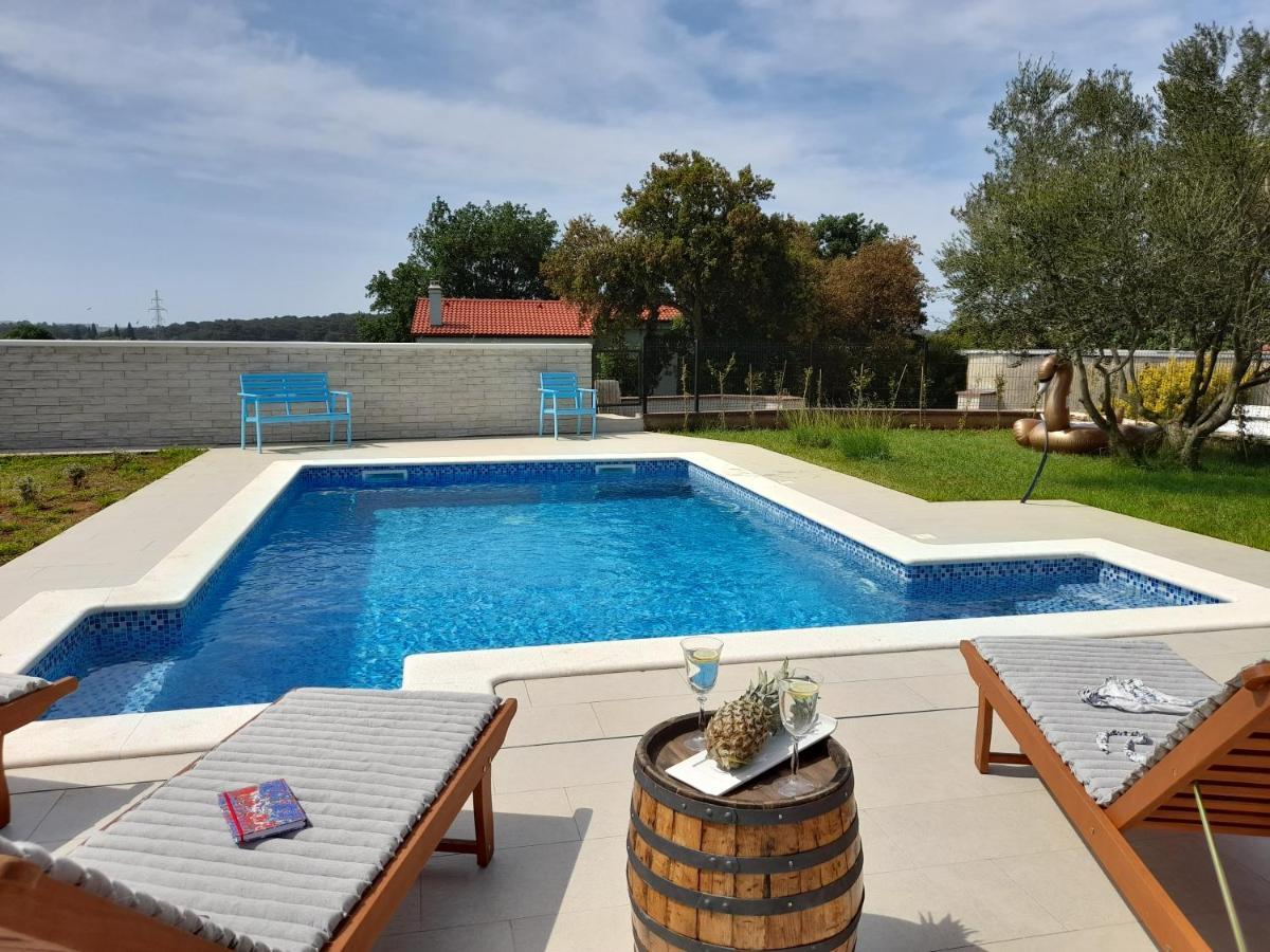 Mel&stef, Charming House, With Private Swimming Pool Ideal For Family Vacation Pula