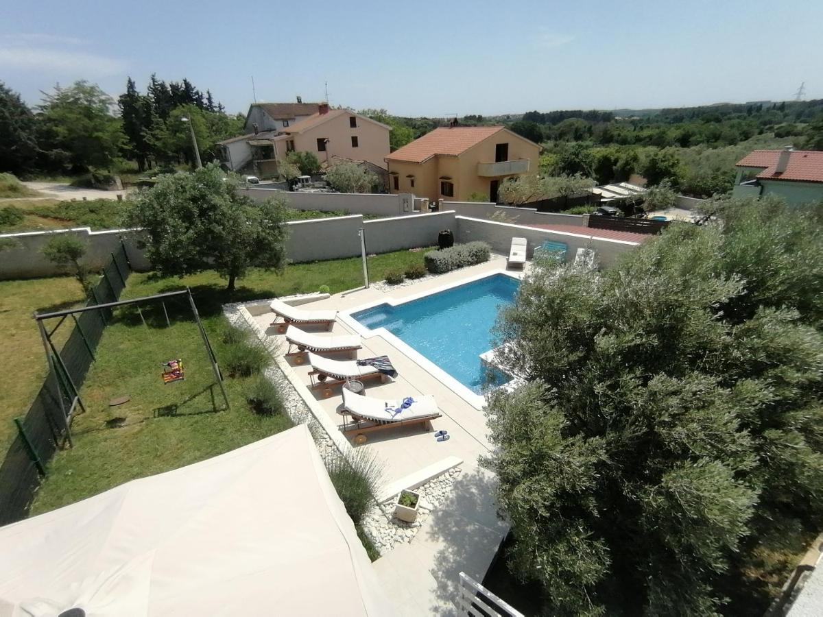 Mel&stef, Charming House, With Private Swimming Pool Ideal For Family Vacation * Pula